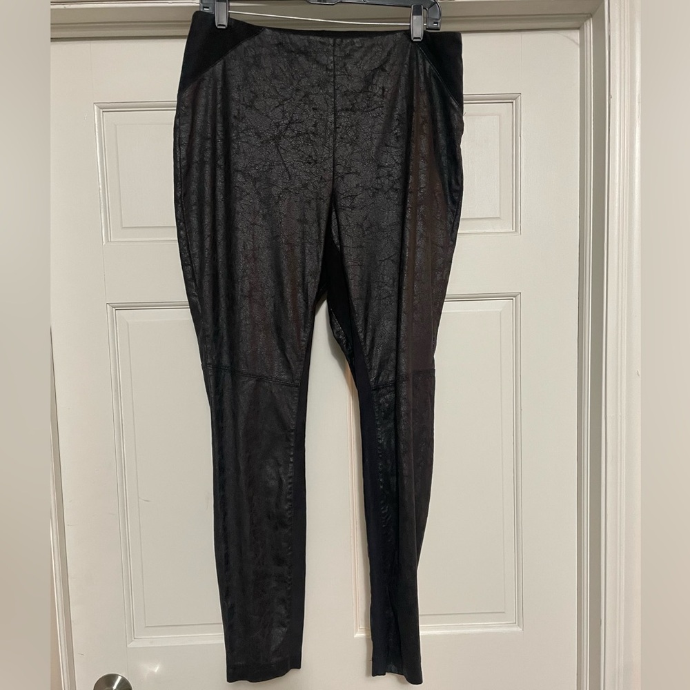 Lysse Black Sueded Patterned fashion Leggings